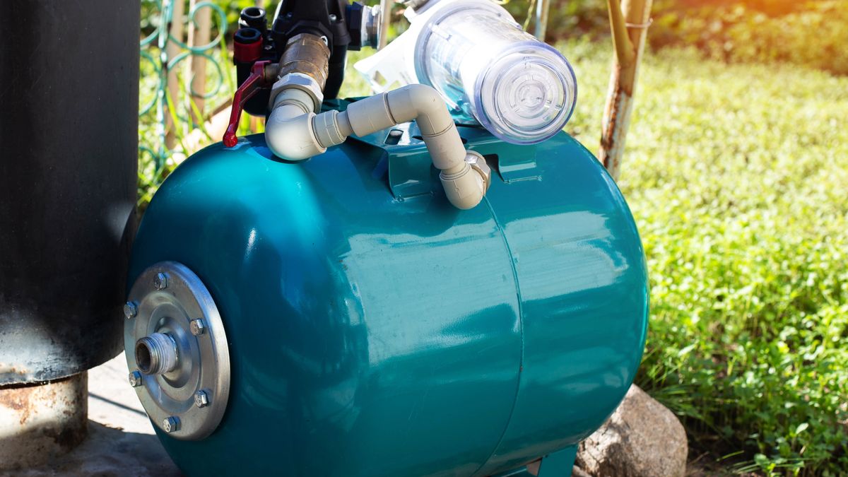 Well pressure tank with its pressure switch, gauge and sediment filter